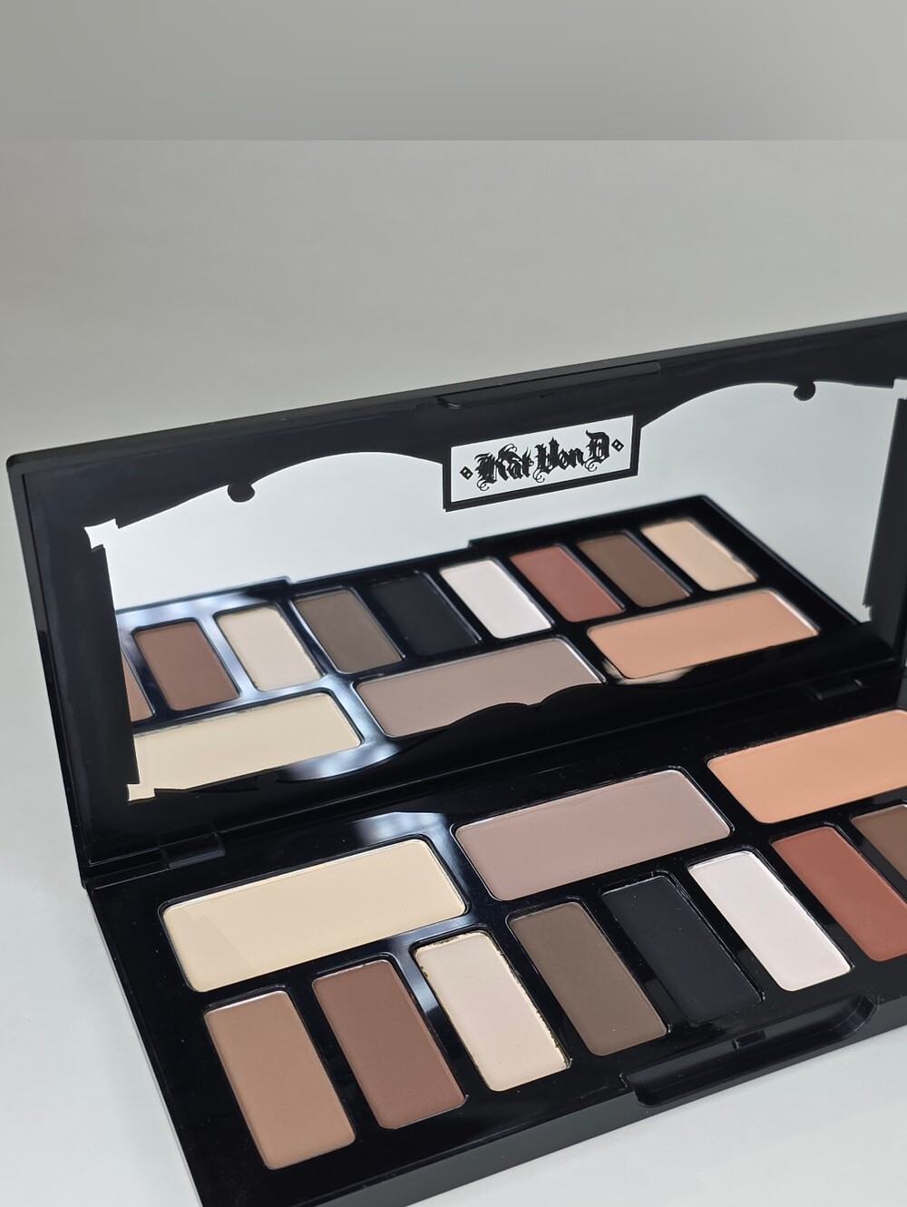 Kat Von D Shade + Light Eye Contour Palette New NO Box Matte shades
